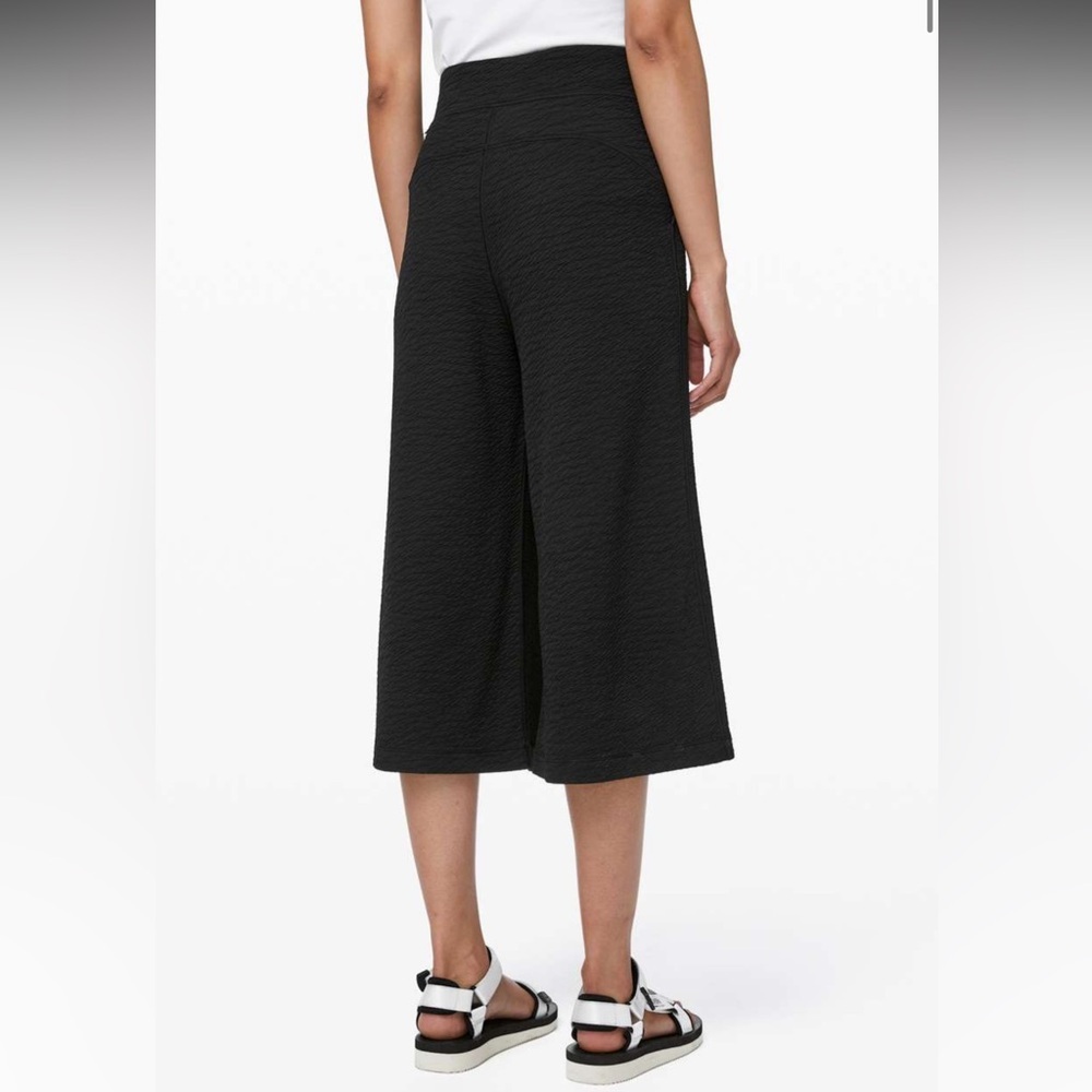 Lululemon Can You Feel The Pleat Crop - Picture 2 of 8